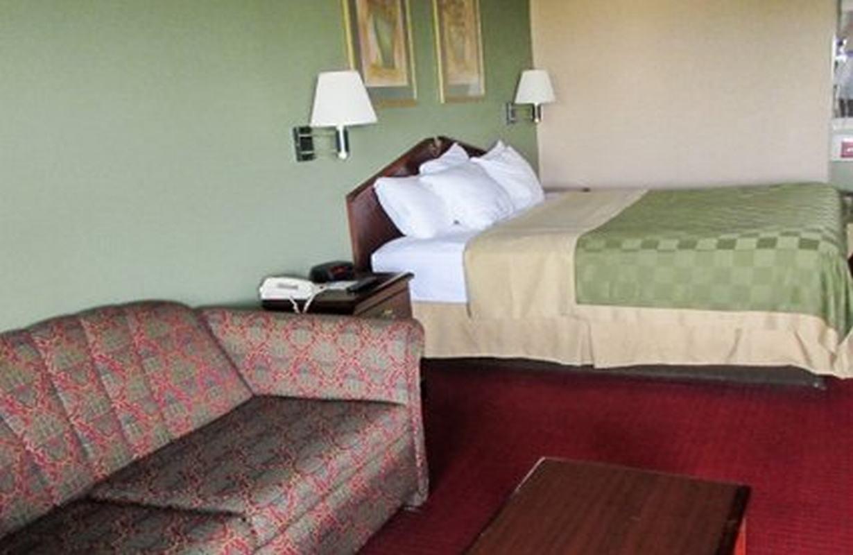 Quality Inn & Suites Near Robins Air Force Base Warner Robins Exterior foto
